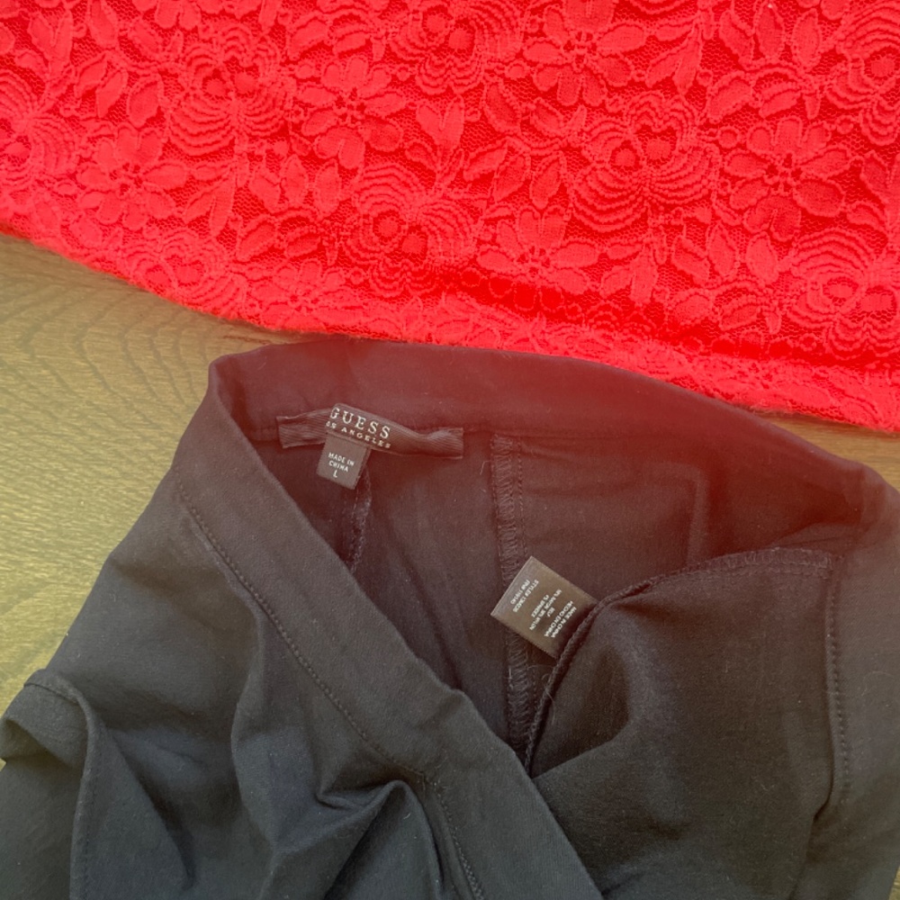 GUESS - Picture 4 of 5